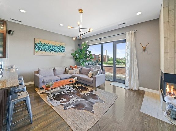 5th image of 1445 W Grand Ave #4W