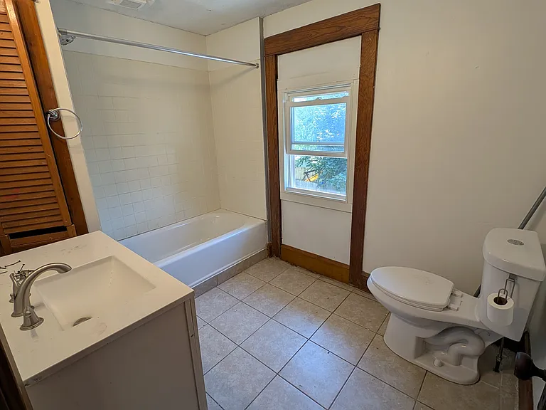 Upstairs full bath, new shower fixture and head.