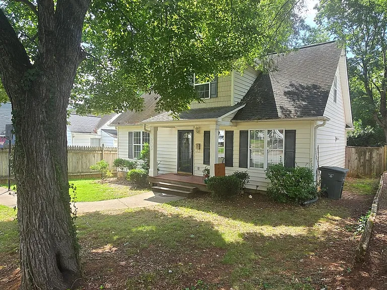 2322 Walker Ave — Photo 2
