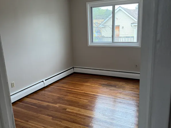 408 Barbour St APT 2, Hartford, CT 06120