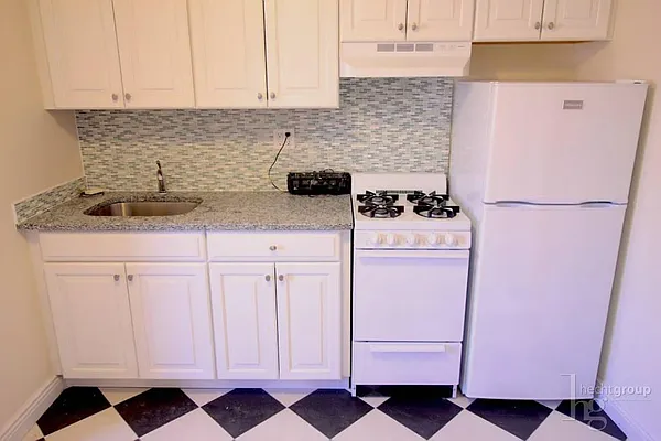 Rented by Hecht Group | media 11