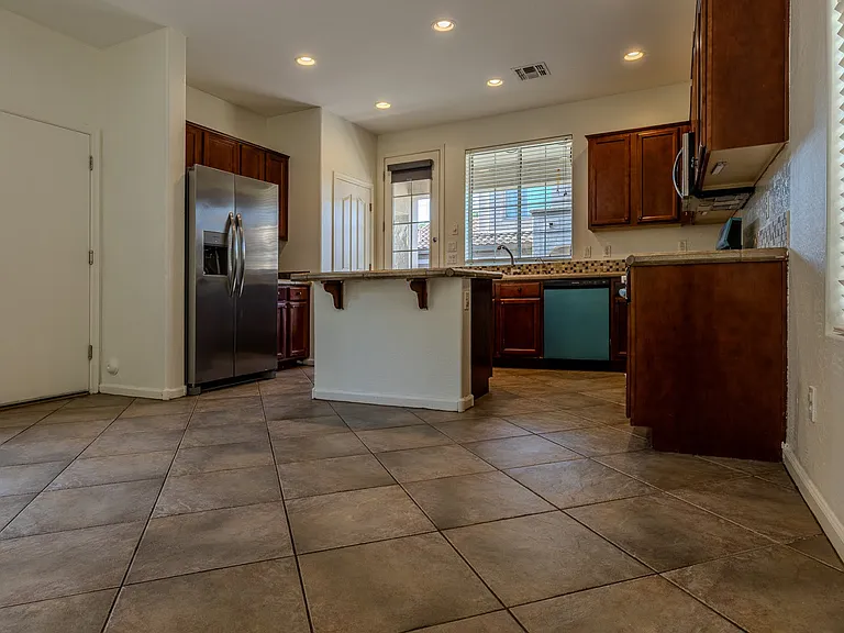 2051 E Carla Vista Dr — Photo 13