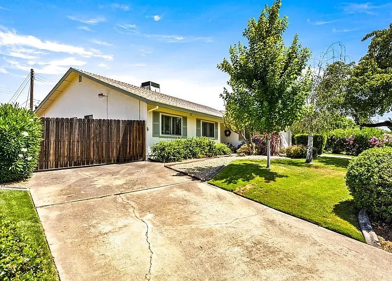 4234 Burrell Way — Photo 43
