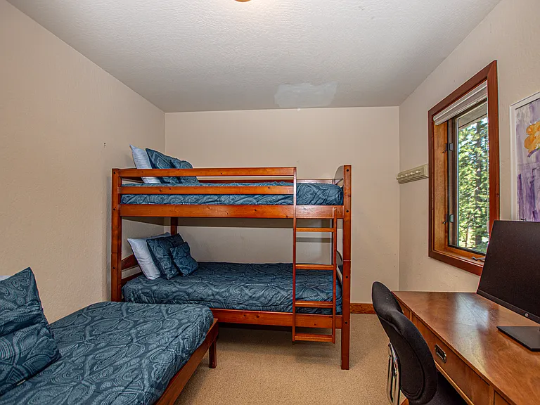 725 Balsam Ln — Photo 33