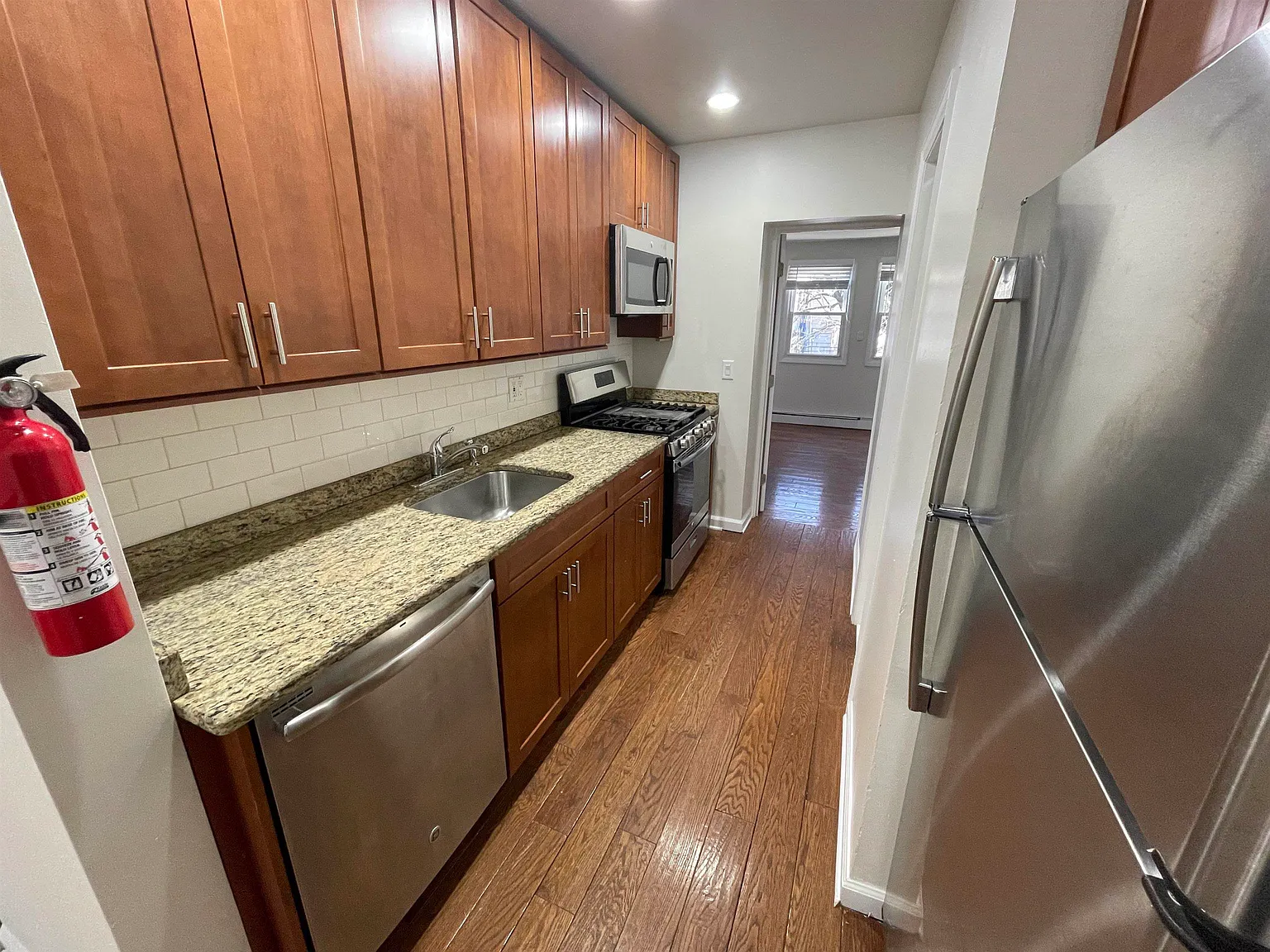 2 bed, 1.0 bath, $2,250 — Photo 4