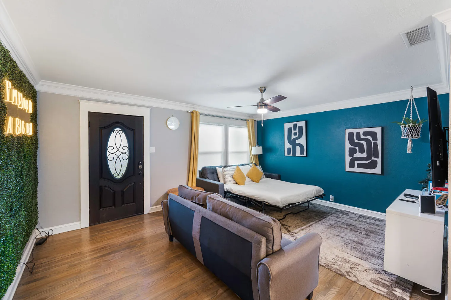 3 bed, 1.0 bath, 1194 sqft, $5,083 — Photo 1