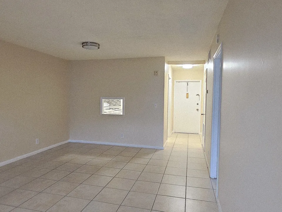 4200 NW 3rd Ct #122