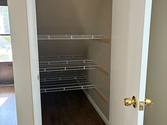 4th image of 295 Shirley Dr #1