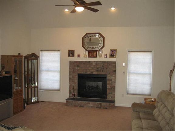 3rd image of 1076 Del Dr