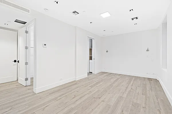 Rented by Compass | media 27