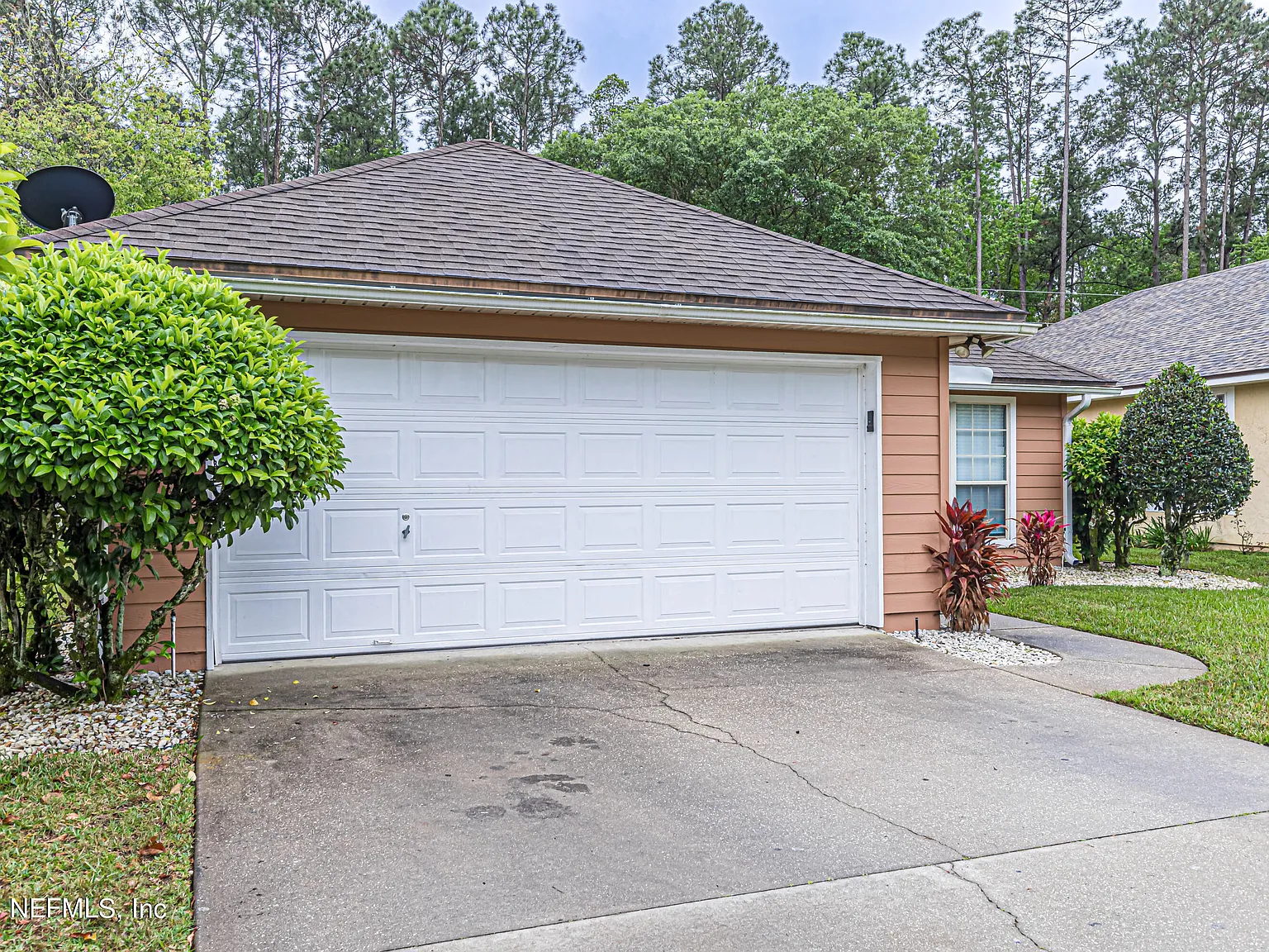 3 bed, 2.0 bath, 1489 sqft, $2,295 — Photo 4