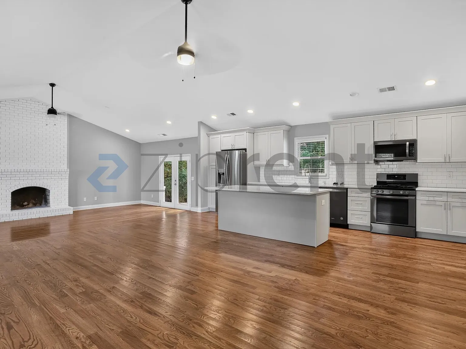 4 bed, 2.5 bath, 2950 sqft, $2,850 — Photo 4