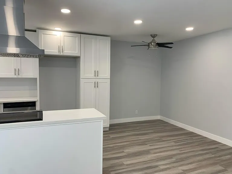 420 W Queen St #2 — Photo 3