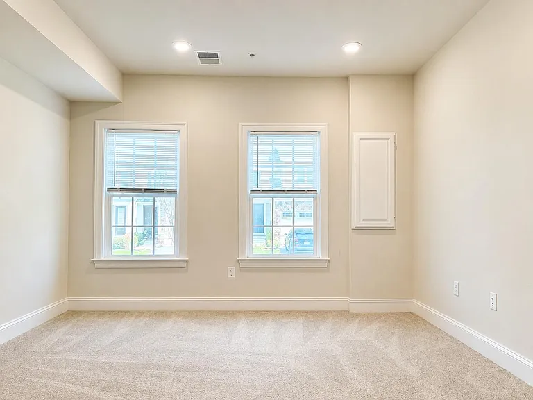 506 Cliff Ln — Photo 4