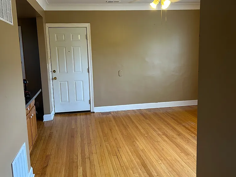 1520 W 80th St #3 — Photo 7