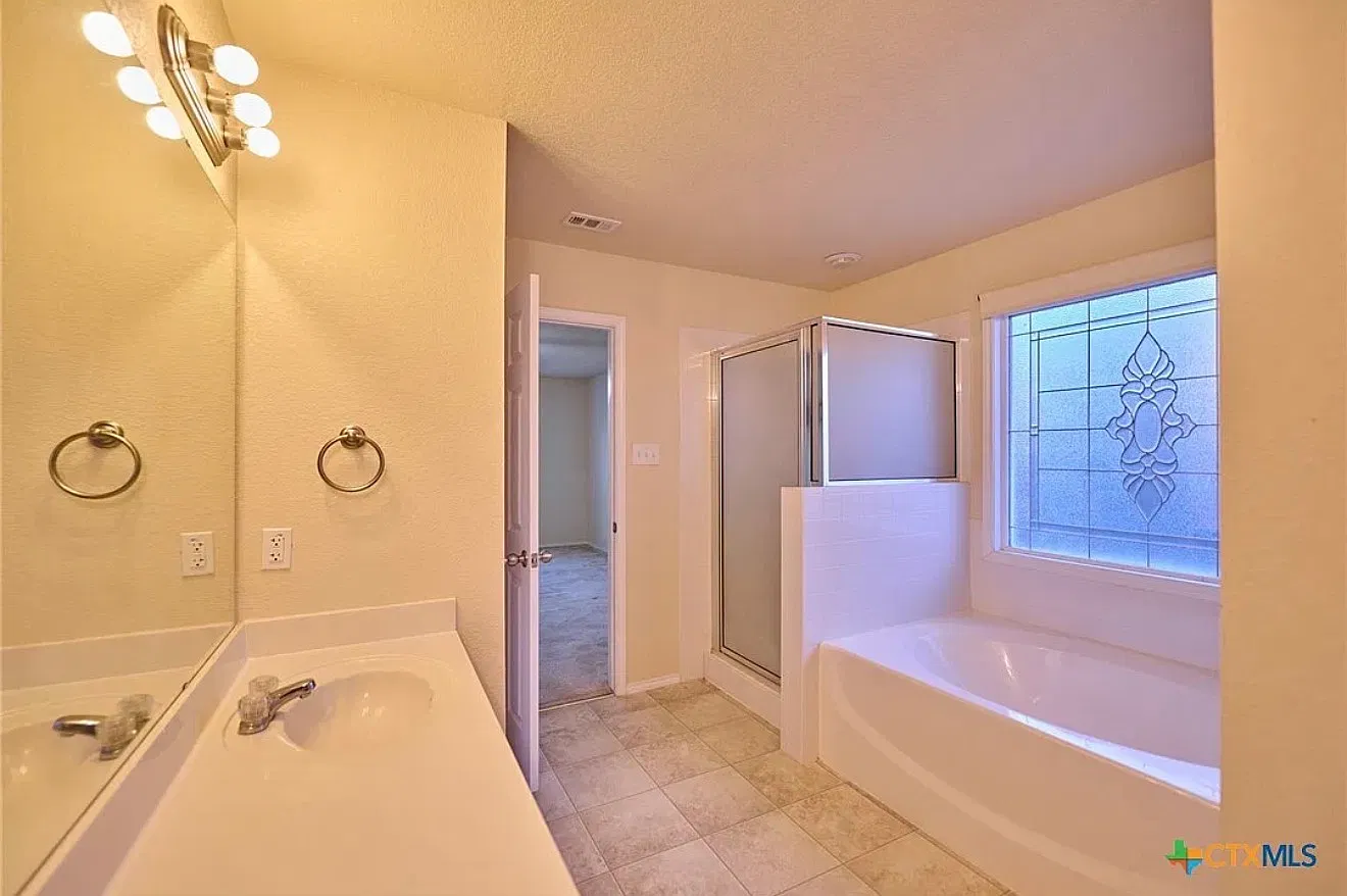 3 bed, 2009 sqft, $1,980 — Photo 3