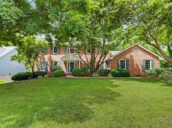 904 54th St, West Des Moines, IA 50266