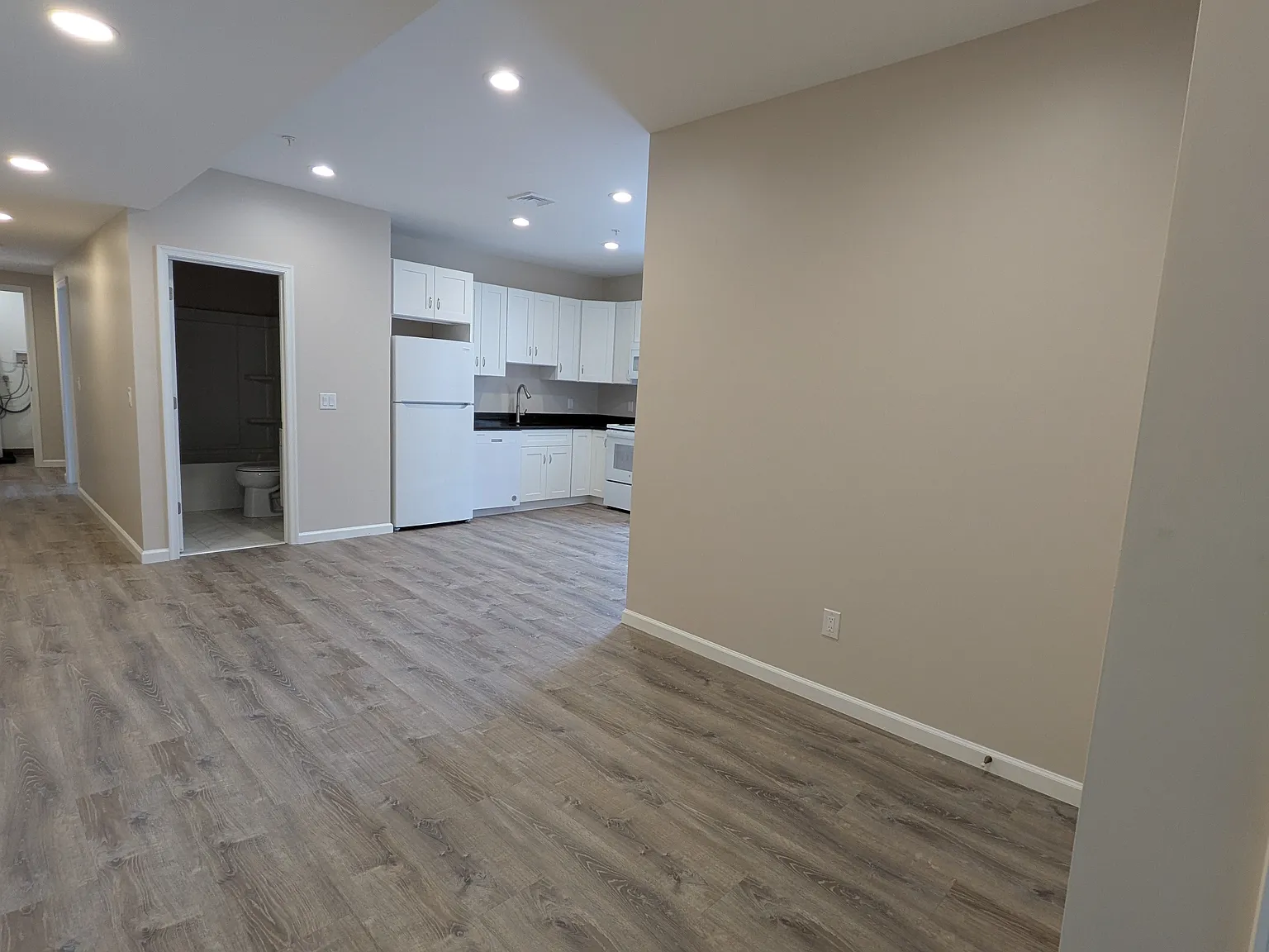 2 bed, 850 sqft, $1,550 — Photo 3