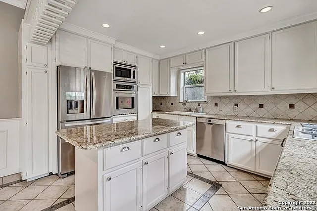 3 bed, 2.0 bath, 2232 sqft, $3,395 — Photo 2