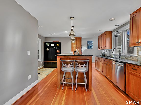 5th image of 110 West Granby Road