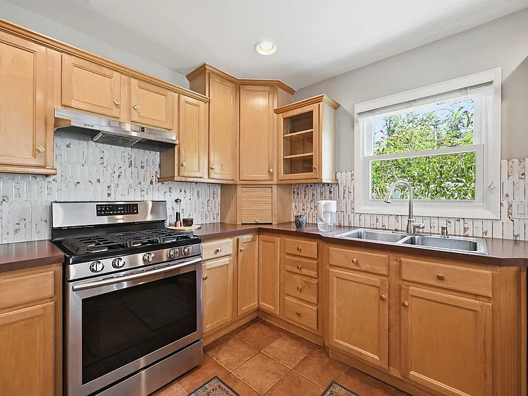 6426 Carriage Dr — Photo 22