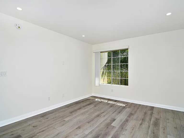 21500 Burbank Blvd #307 — Photo 6