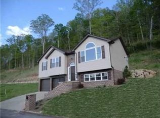 5009 Howards Fork Dr, Cross Lanes, WV 25313