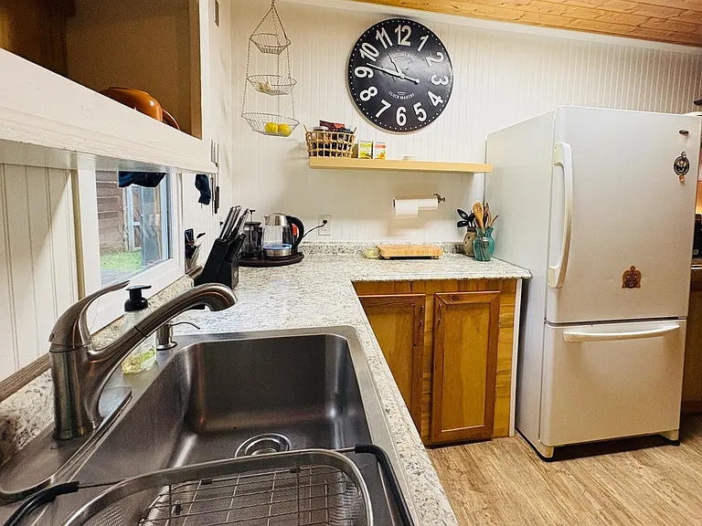 Full kitchen