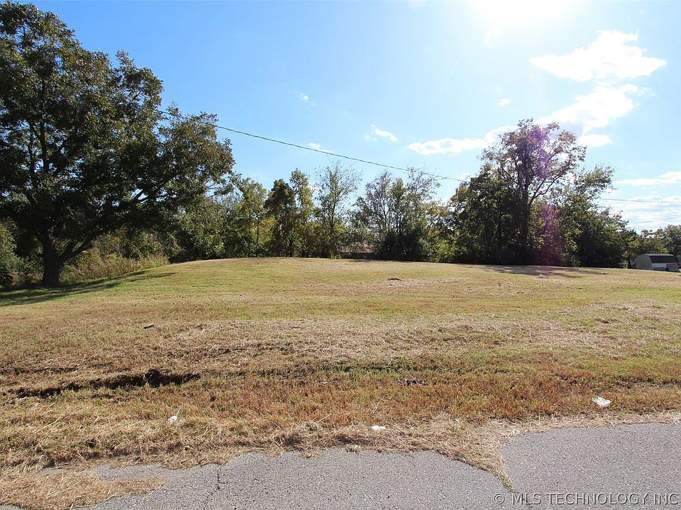2nd image of 628 W Okmulgee Ave