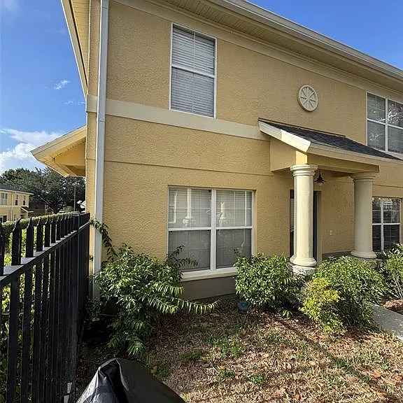 240 Hardcastle Pl — Photo 2