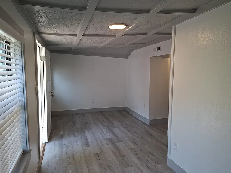 808 E Apache St #C — Photo 7
