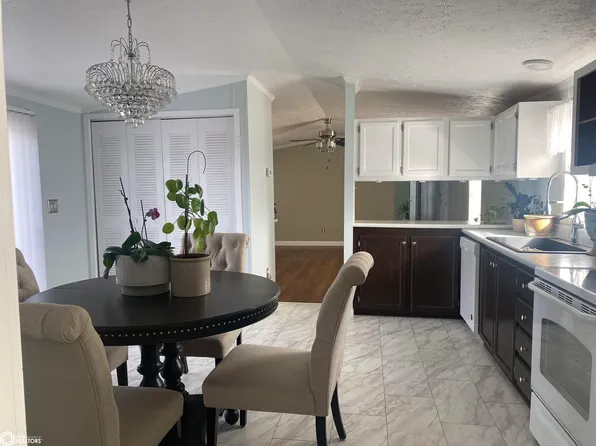 913 Glenview Dr, Creston, IA 50801