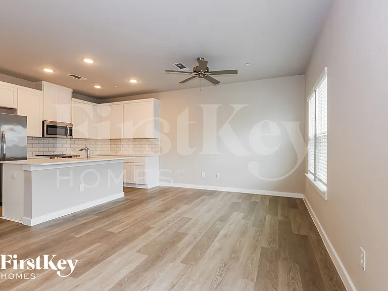 18342 W Centro Cir — Photo 5