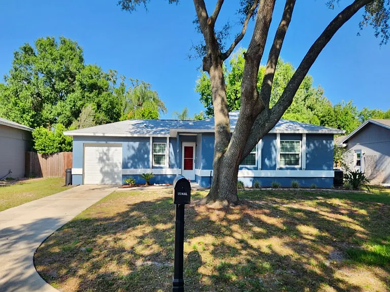 221 Loch Low Dr — Photo 1