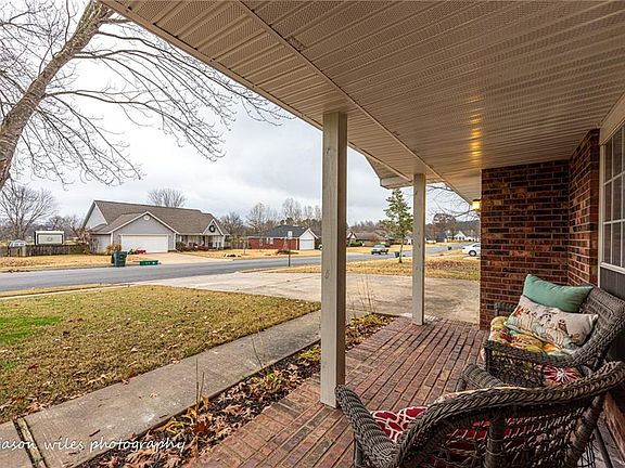 4th image of 1881 S Tallgrass Dr
