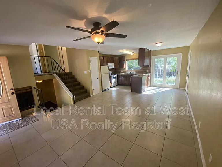 1607 N Prairie Way — Photo 3