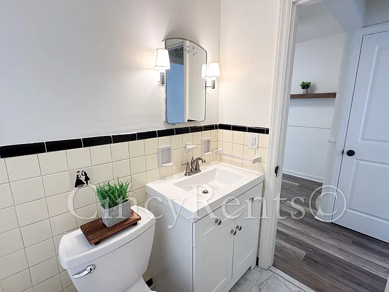 2782 Observatory Ave #7 — Photo 11