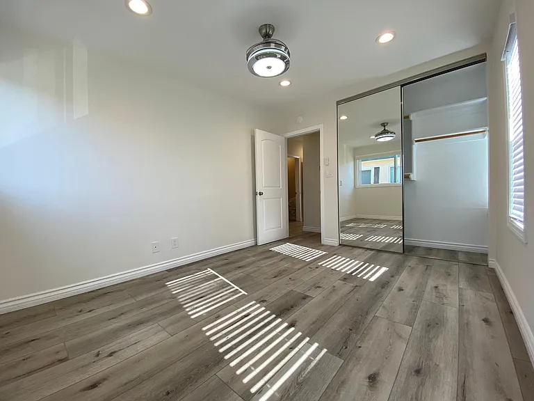 513 Avenue G #G — Photo 30