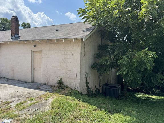 3rd image of 400 Hatcher Ln