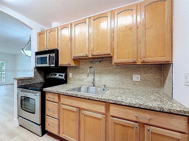 2424 SE 17th Cswy #312B — Photo 11