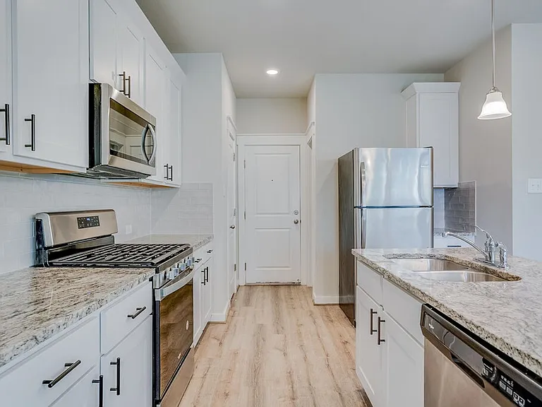 505 Pearly Eye Dr #B — Photo 2