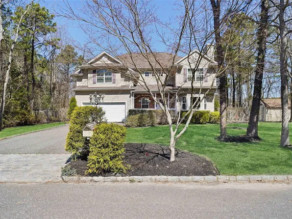 5 9th Street, Center Moriches, NY 11934