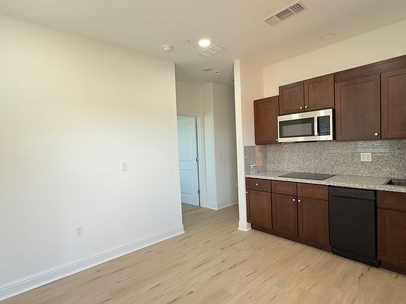 4th image of 3252 Deer Oak St #2