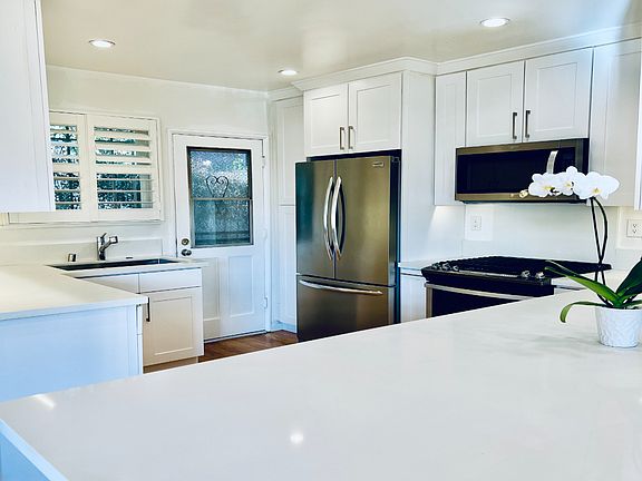 2nd image of 1256 Devon Ave #1256