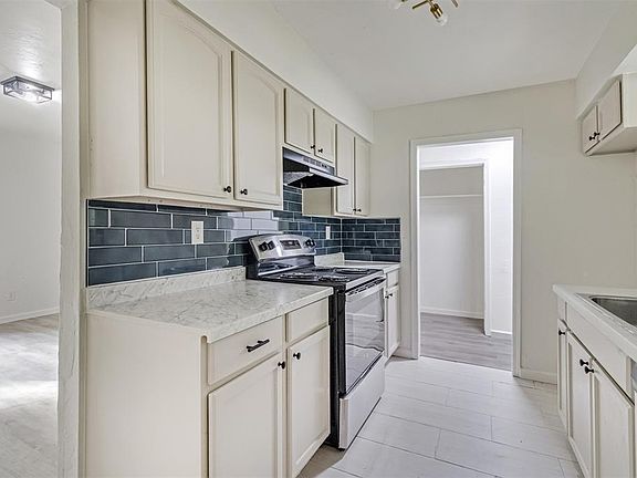 4th image of 403 Butler Dr