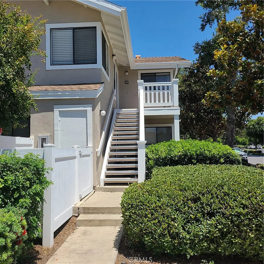 2 bed, 951 sqft, $3,200 — Photo 1