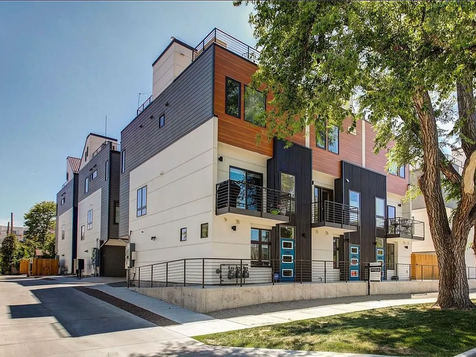 3288 W Conejos Pl