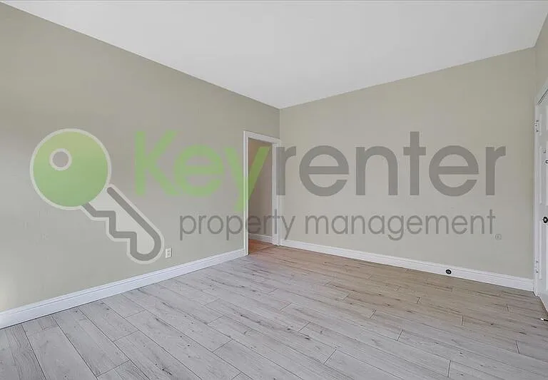 1119 Lochbrae Rd #1 — Photo 25