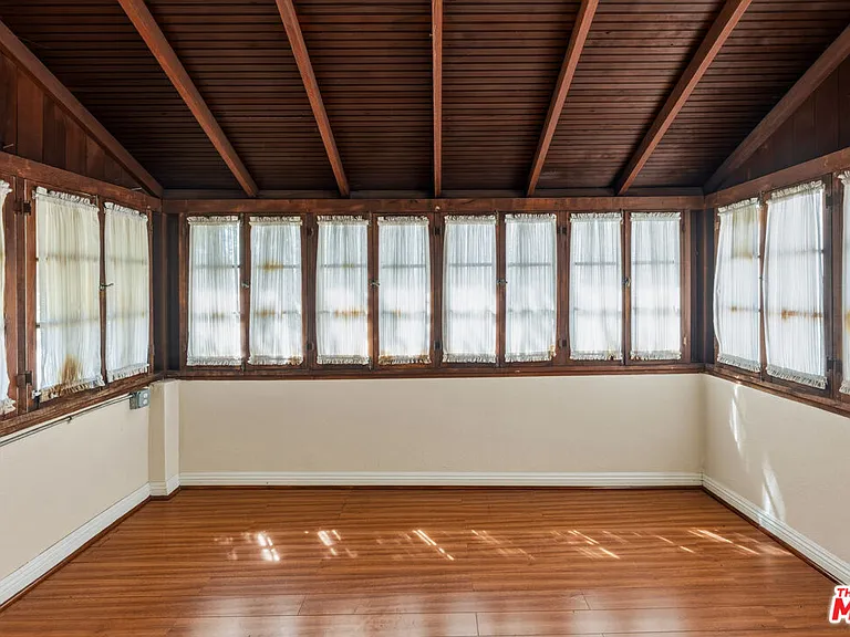 727 Crenshaw Blvd — Photo 13