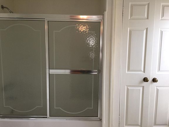 3rd image of 1113 W Hill St